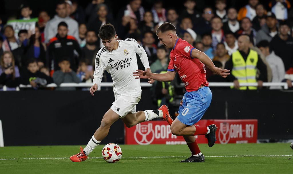 近来却频频 近来却频频